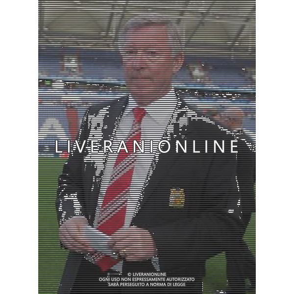 ALEX FERGUSON SCHALKE 04 GELSENKIRCHEN (NIEBIESKO-BIALE - BLUE-WHITE) - MANCHESTER UNITED (CZERWONO-CZARNE / RED-BLACK) PILKA NOZNA, FOOTBALL, 1/2 FINALU LIGI MISTRZOW, CHAMPIONS LEAGUE SEMI-FINAL 26.04.2011, GELSENKIRCHEN - NIEMCY, GERMANY FOT. DARIUSZ HERMIERSZ / SPORT-FOTO.PL / NEWSPIX.PL --- Newspix.pl ag aldo liverani s a s only italy *** Local Caption *** www.newspix.pl mail us: info@newspix.pl call us: 0048 022 23 22 222 --- Polish Picture Agency by Ringier Axel Springer Poland