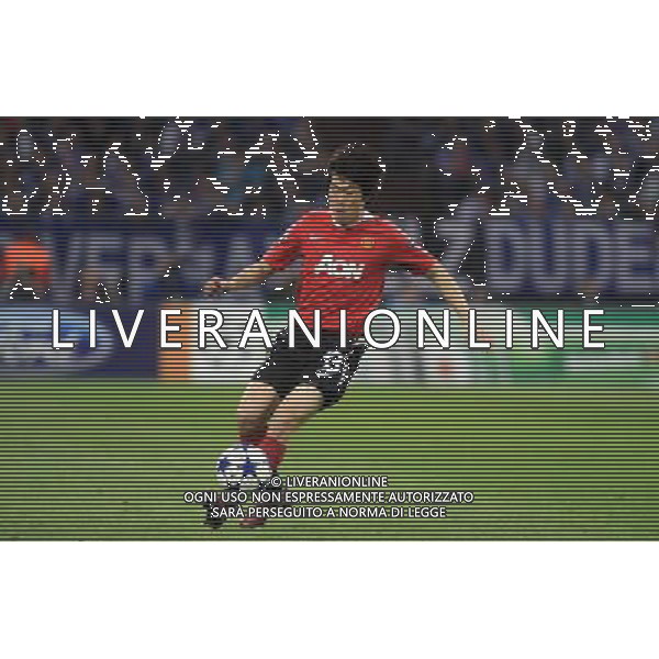 PARK JI-SUNG SCHALKE 04 GELSENKIRCHEN (NIEBIESKO-BIALE - BLUE-WHITE) - MANCHESTER UNITED (CZERWONO-CZARNE / RED-BLACK) PILKA NOZNA, FOOTBALL, 1/2 FINALU LIGI MISTRZOW, CHAMPIONS LEAGUE SEMI-FINAL 26.04.2011, GELSENKIRCHEN - NIEMCY, GERMANY FOT. DARIUSZ HERMIERSZ / SPORT-FOTO.PL / NEWSPIX.PL --- Newspix.pl ag aldo liverani s a s only italy *** Local Caption *** www.newspix.pl mail us: info@newspix.pl call us: 0048 022 23 22 222 --- Polish Picture Agency by Ringier Axel Springer Poland