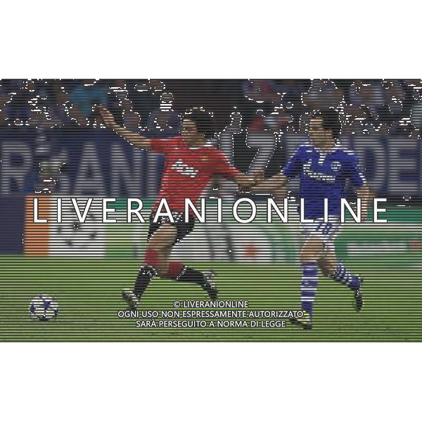 FABIO (L) JOSE MANUEL JURADO (P) SCHALKE 04 GELSENKIRCHEN (NIEBIESKO-BIALE - BLUE-WHITE) - MANCHESTER UNITED (CZERWONO-CZARNE / RED-BLACK) PILKA NOZNA, FOOTBALL, 1/2 FINALU LIGI MISTRZOW, CHAMPIONS LEAGUE SEMI-FINAL 26.04.2011, GELSENKIRCHEN - NIEMCY, GERMANY FOT. DARIUSZ HERMIERSZ / SPORT-FOTO.PL / NEWSPIX.PL --- Newspix.pl ag aldo liverani s a s only italy *** Local Caption *** www.newspix.pl mail us: info@newspix.pl call us: 0048 022 23 22 222 --- Polish Picture Agency by Ringier Axel Springer Poland