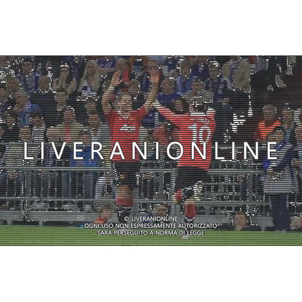 JAVIER HERNANDEZ (L) WAYNE ROONEY (P) RADOSC PO BRAMCE CELEBRITY GOAL SCHALKE 04 GELSENKIRCHEN (NIEBIESKO-BIALE - BLUE-WHITE) - MANCHESTER UNITED (CZERWONO-CZARNE / RED-BLACK) PILKA NOZNA, FOOTBALL, 1/2 FINALU LIGI MISTRZOW, CHAMPIONS LEAGUE SEMI-FINAL 26.04.2011, GELSENKIRCHEN - NIEMCY, GERMANY FOT. DARIUSZ HERMIERSZ / SPORT-FOTO.PL / NEWSPIX.PL --- Newspix.pl ag aldo liverani s a s only italy *** Local Caption *** www.newspix.pl mail us: info@newspix.pl call us: 0048 022 23 22 222 --- Polish Picture Agency by Ringier Axel Springer Poland