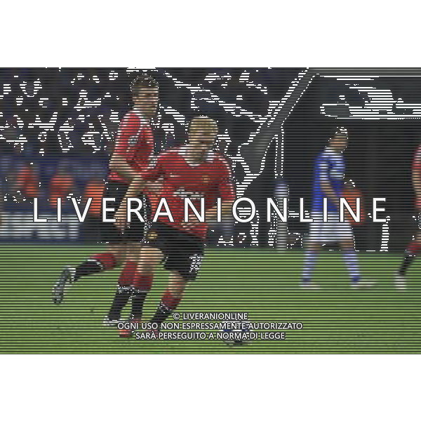PAUL SCHOLES SCHALKE 04 GELSENKIRCHEN (NIEBIESKO-BIALE - BLUE-WHITE) - MANCHESTER UNITED (CZERWONO-CZARNE / RED-BLACK) PILKA NOZNA, FOOTBALL, 1/2 FINALU LIGI MISTRZOW, CHAMPIONS LEAGUE SEMI-FINAL 26.04.2011, GELSENKIRCHEN - NIEMCY, GERMANY FOT. DARIUSZ HERMIERSZ / SPORT-FOTO.PL / NEWSPIX.PL --- Newspix.pl ag aldo liverani s a s only italy *** Local Caption *** www.newspix.pl mail us: info@newspix.pl call us: 0048 022 23 22 222 --- Polish Picture Agency by Ringier Axel Springer Poland