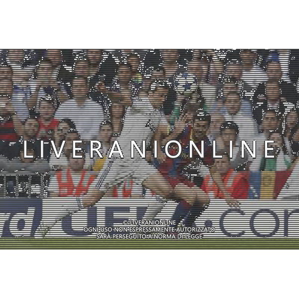 Real Madrid\'s Alvaro Arbeloa and Barcelona\'s Pedro Rodriguez during Champions League semifinal first match on April 27 2011. Photo: Cesar Cebolla / ALFAQUI AG. ALDO LIVERANI ONLY ITALY
