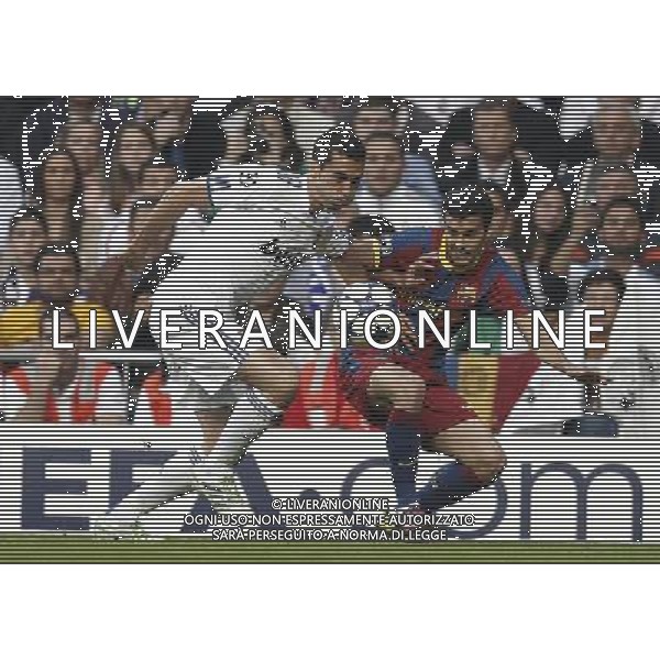Real Madrid\'s Alvaro Arbeloa and Barcelona\'s Pedro Rodriguez during Champions League semifinal first match on April 27 2011. Photo: Cesar Cebolla / ALFAQUI AG. ALDO LIVERANI ONLY ITALY