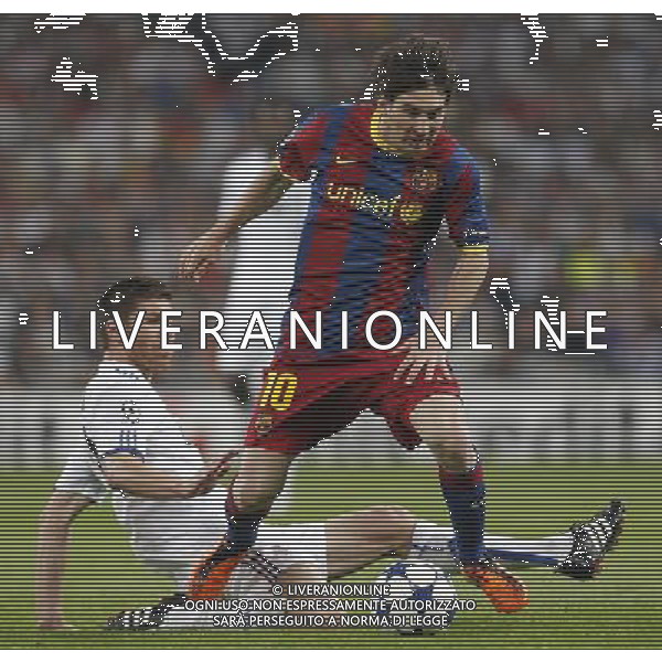 Real Madrid\'s Xabi Alonso and Barcelona\'s Lionel Messi during Champions League semifinal first match on April 27 2011. Photo: Alex Cid-Fuentes / ALFAQUI AG ALDO LIVERANI ONLY ITALY