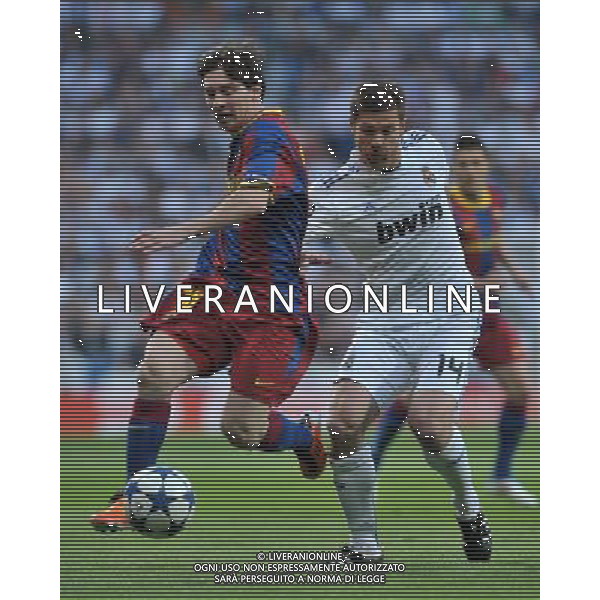 (110428) -- MADRID, April 28, 2011 () -- Barcelona\'s Messi (L) controls the ball during the first leg match of Champions League semi-final against Real Madrid at Santiago Bernabeu Stadium in Madrid, Spain, April 27, 2011. Real Madrid lost 0-2. (/Chen Haitong) (bxf) AG ALDO LIVERANI ONLY ITALY