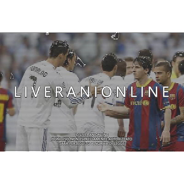 Real Madrid\'s Cristiano Ronaldo and Barcelona\'s Lionel Messi salute before Champions League match in Madrid. April 27, 2011. (ALTERPHOTOS/Alvaro Hernandez) AG ALDO LIVERANI ONLY ITALY