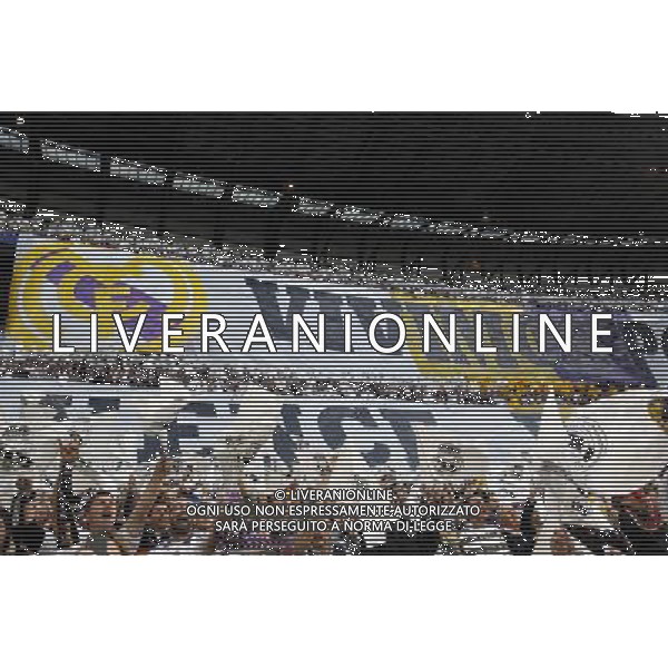 Real Madrid\'s fans display a huge banner that reads \'We live for you, win for us\' during Champions League match in Madrid. April 27, 2011. (ALTERPHOTOS/Alvaro Hernandez) AG ALDO LIVERANI ONLY ITALY