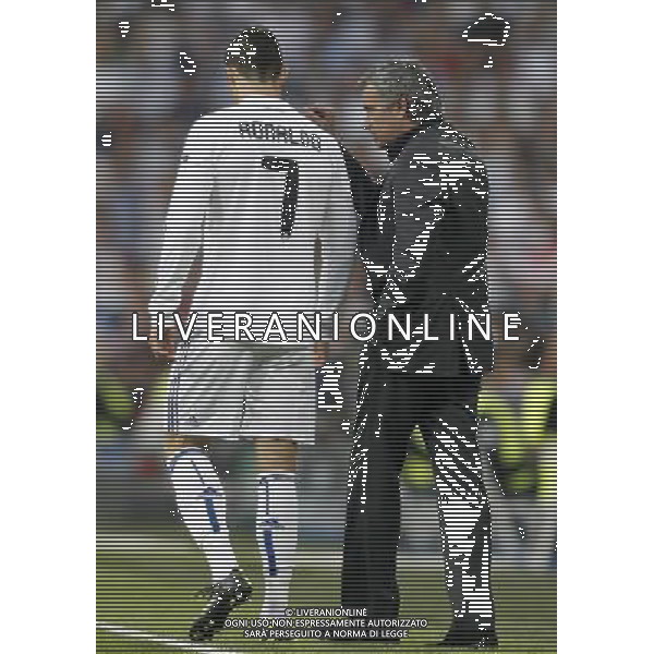Real Madrid\'s coach Jose Mourinho talks to Cristiano Ronaldo during Champions League match in Madrid. April 27, 2011. (ALTERPHOTOS/Alvaro Hernandez) AG ALDO LIVERANI ONLY ITALY