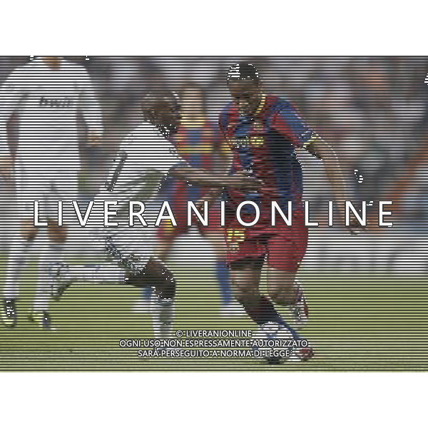 Real Madrid\'s Lass Diarra against Barcelona\'s Seydou Keita during Champions League match in Madrid. April 27, 2011. (ALTERPHOTOS/Alvaro Hernandez) AG ALDO LIVERANI ONLY ITALY