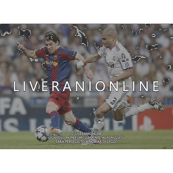 Real Madrid\'s Pepe against Barcelona\'s Lionel Messi during Champions League match in Madrid. April 27, 2011. (ALTERPHOTOS/Alvaro Hernandez) AG ALDO LIVERANI ONLY ITALY