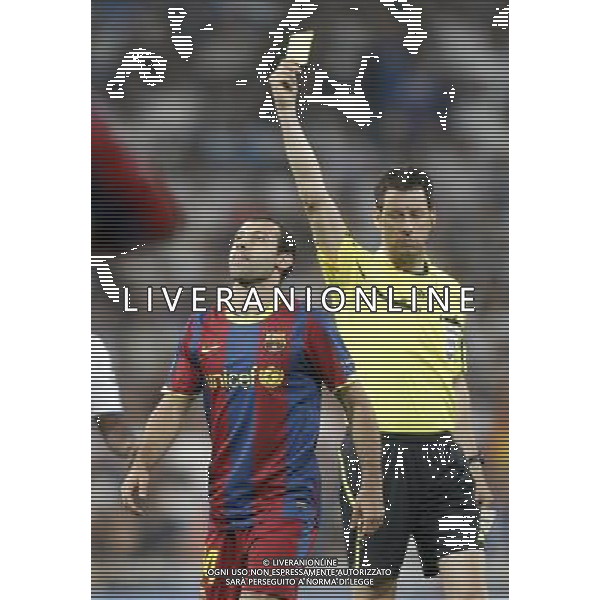 Referee Wolfgang Stark shows a yellow card to Barcelona\'s Javier Mascherano during Champions League match in Madrid. April 27, 2011. (ALTERPHOTOS/Alvaro Hernandez) AG ALDO LIVERANI ONLY ITALY