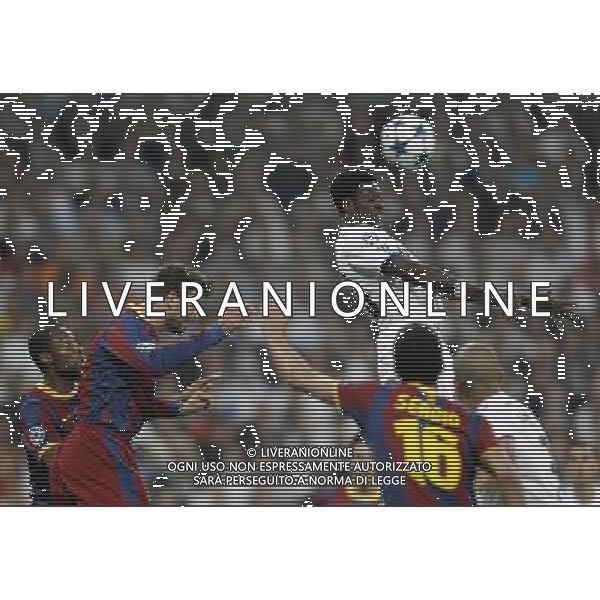 Real Madrid\'s Emmanuel Adebayor against Barcelona\'s Gerard Pique during Champions League match in Madrid. April 27, 2011. (ALTERPHOTOS/Alvaro Hernandez) AG ALDO LIVERANI ONLY ITALY
