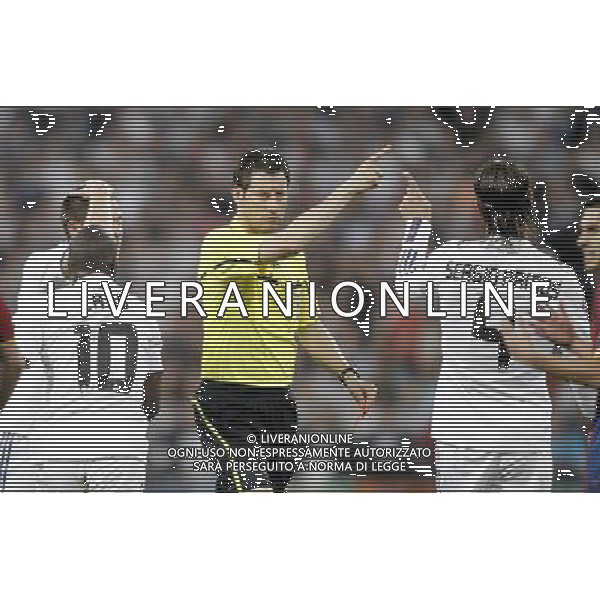 Referee Wolfgang Stark argues with Real Madrid\'s Sergio Ramos during Champions League match in Madrid. April 27, 2011. (ALTERPHOTOS/Alvaro Hernandez) AG ALDO LIVERANI ONLY ITALY