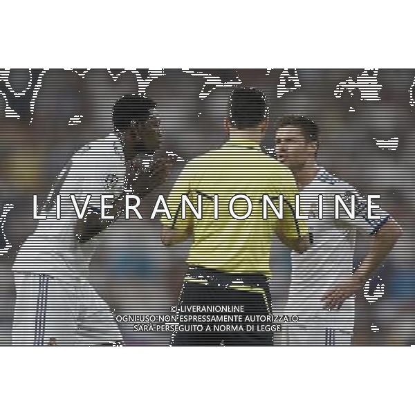 Referee Wolfgang Stark argues with Real Madrid\'s Emmanuel Adebayor and Xabi Alonso during Champions League match in Madrid. April 27, 2011. (ALTERPHOTOS/Alvaro Hernandez) AG ALDO LIVERANI ONLY ITALY