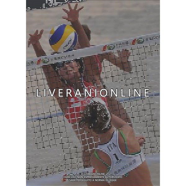 (110428) -- SANYA, April 28, 2011 () -- China\'s Huang Ying (above) blocks against Giombini Laura and Rosso Valeriathe of Italy during 2011 Swatch FIVB Beach Volleyball World Tour in Sanya, south China\'s Hainan Province, April 28, 2011. China won 2-1. (/Hou Jiansen) AG ALDO LIVERANI S A S ONLY ITALY