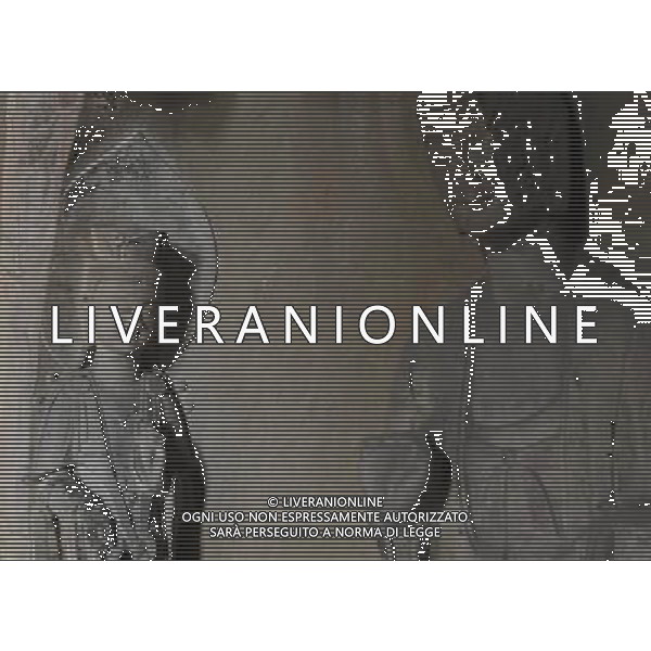 (110428) -- ZHENGZHOU, April 28, 2011 () -- Photo taken on April 28, 2011, shows two Buddha statues in the Gongyi Grotto Temple in Gongyi City of Zhengzhou, central China\'s Henan Province. The Gongyi Grotto Temple, caved by the royal family of the North Wei Dynasty (386-557), has five existing grottoes and 7,743 Buddha statues. The grotto temple has become a tourist site along the Yellow River after receiving restoration and proper protection. (/Zhao Peng) (llp) Zhengzhou Foto scattata il 28 aprile 2011, mostra due statue di Buddha nella Grotta Gongyi Tempio di Gongyi cittˆ di Zhengzhou, Il tempio grotta  diventata una localitˆ turistica lungo il Fiume Giallo, dopo aver ricevuto il restauro e la protezione adeguata. AG. ALDO LIVERANI SAS ITALY ONLY *** Local Caption *** .