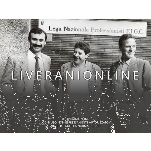 Sergio Campana (Bassano del Grappa, 1 agosto 1934) avvocato ed ex calciatore italiano. Ha giocato nel ruolo di centravanti. Presidente dell\'Associazione Italiana Calciatori. nella foto Sergio Campana Leonardo Grosso Silvano Maioli ph.fiochi/ALDO LIVERANI SAS