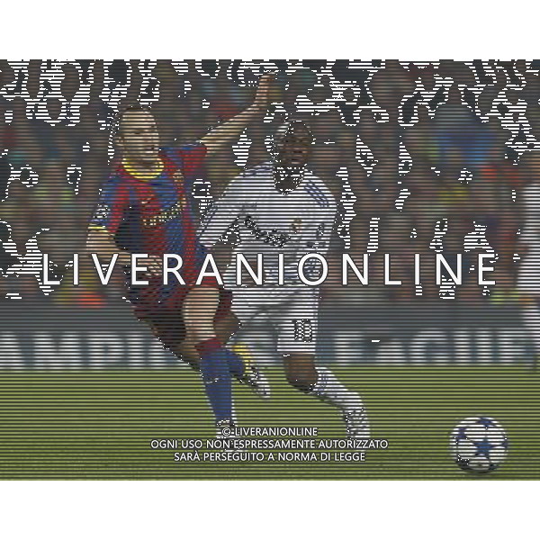 FC Barcelona\'s Andres Iniesta (l) and Real Madrid\'s Lass Diarra during UEFA Champions League match.May 3,2011.(ALTERPHOTOS/Acero) AG ALDO LIVERANI S A S ONLY ITALKY