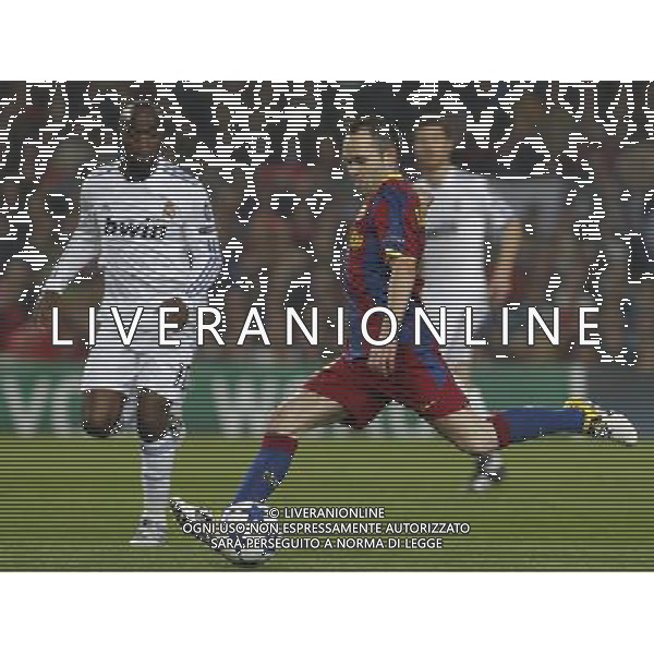 FC Barcelona\'s Andres Iniesta (r) and Real Madrid\'s Lass Diarra during UEFA Champions League match.May 3,2011.Steel/ ALFAQUI AG ALDO LIVERANI S A S ONLY ITALKY