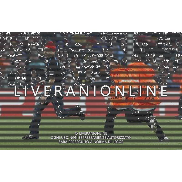 Jimy Jump in the curt during UEFA Champions League match.May 3,2011.Steel/ ALFAQUI AG ALDO LIVERANI S A S ONLY ITALKY