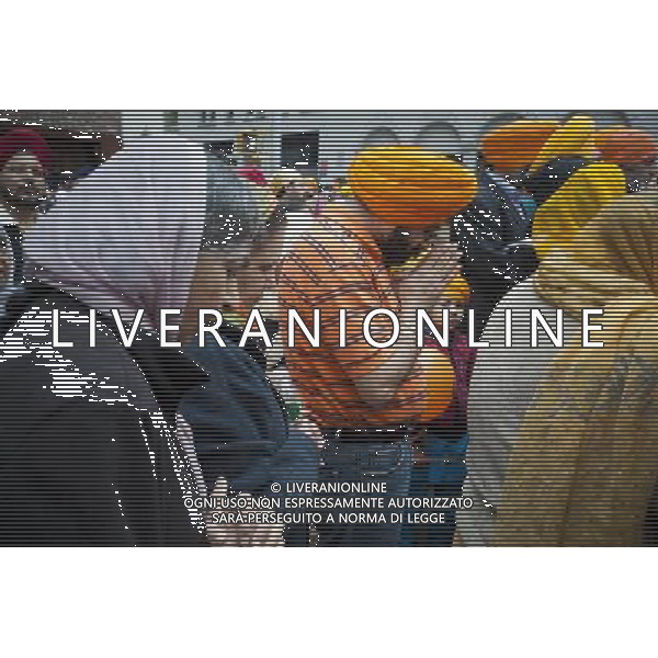 Thousands watch and participate in the 24th Annual Sikh Day Parade in New York on Saturday, April 30, 2011. Sikhism was founded about 400 years ago and now has about 24 million followers with approx. 50% living in the Punjab region of India. It is the world\'s fifth largest religion. (å© Richard B. Levine) ©photoshot/Agenzia Aldo Liverani Sas - ITALY ONLY - Migliaia di partecipanti alla 24a Parata Annuale nella giornata della cultura Sikh a New York il Sabato, 30 aprile 2011.