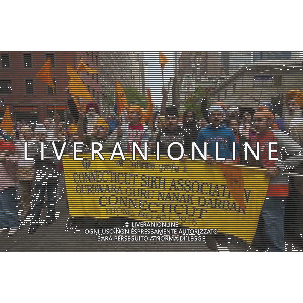 Thousands watch and participate in the 24th Annual Sikh Day Parade in New York on Saturday, April 30, 2011. Sikhism was founded about 400 years ago and now has about 24 million followers with approx. 50% living in the Punjab region of India. It is the world\'s fifth largest religion. (å© Richard B. Levine) ©photoshot/Agenzia Aldo Liverani Sas - ITALY ONLY - Migliaia di partecipanti alla 24a Parata Annuale nella giornata della cultura Sikh a New York il Sabato, 30 aprile 2011.