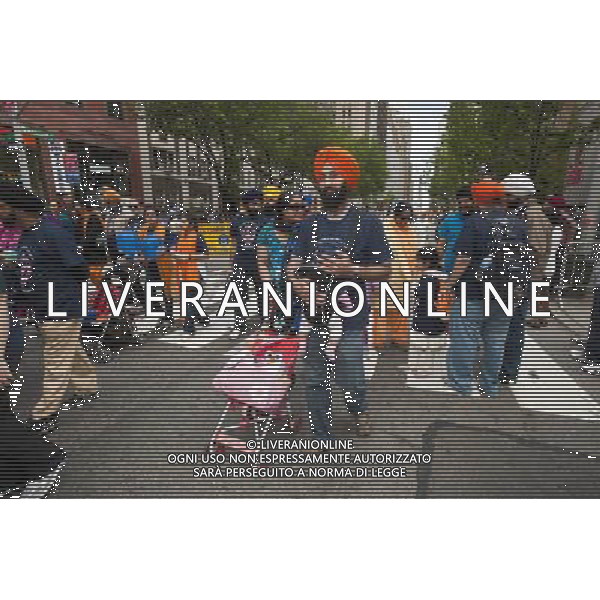 Thousands watch and participate in the 24th Annual Sikh Day Parade in New York on Saturday, April 30, 2011. Sikhism was founded about 400 years ago and now has about 24 million followers with approx. 50% living in the Punjab region of India. It is the world\'s fifth largest religion. (å© Richard B. Levine) ©photoshot/Agenzia Aldo Liverani Sas - ITALY ONLY - Migliaia di partecipanti alla 24a Parata Annuale nella giornata della cultura Sikh a New York il Sabato, 30 aprile 2011.