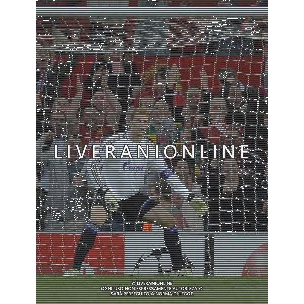 firo : Fu§ball,Fussball, 04.05.2011 CL, Champions League, Saison 2010/2011 Halbfinale, RŸckspiel, Manchester United, Man U - FC Schalke 04 4:1 Torwart Manuel NEUER nach Tor zum 2:0 $worldrightsEs gelten unsere AGB, einsehbar auf www.firosportphoto.de copyright by firo sportphoto: Pfefferackerstr. 2aÊ 45894 G e l s e n k i r c h e n www.firosportphoto.de mail@firosportphoto.de (V o l k s b a n k B o c h u m - W i t t e n ) BLZ.: 430 601 29 Kt. Nr.: 341 117 100 Tel:Ê 0209 - 9304402 Fax:Ê 0209 - 9304443 AG ALDO LIVERANI S A S ONLY ITALY