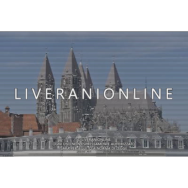 (110504) -- BRUSSELS, May 4, 2011 () -- Picture taken on May 3, 2011 shows Notre-Dame Cathedral in Tournai, western Belgian city. Tournai is one of the oldest city of Belgium. Built on the first half of 12th centery and famous for its mixed Romanesque and Gothic style, the Notre-Dame Cathedral of Tournai was listed as World Heritage by UNESCO in 2000. (/Wu Wei) (zx) BRUXELLES, 4 maggio 2011 () - Foto scattata il 3 maggio 2011 mostra di Notre-Dame e le sue costruzioni vicine a Tournai, occidentale della cittˆ belga. Tournai  una delle pi antiche cittˆ del Belgio. Costruito nella prima metˆ del centery 12 e famosa per il suo stile misto romanico e gotico, la Cattedrale di Notre-Dame di Tournai  stato elencato come Patrimonio Mondiale dell\'Umanitˆ dall\'UNESCO nel 2000. (/ Wu Wei) (zx) AG ALDO LIVERANI S A S ONLY ITALY