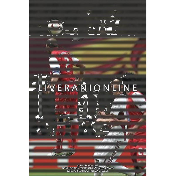 20110505: BRAGA, PORTUGAL - SC Braga vs SL Benfica: UEFA Europa League 2010/2011, Semi-Finals, Second Leg. In picture: Alberto Rodriguez and Oscar Cardozo. PHOTO: Pedro Benavente/CITYFILES/ALDO LIVERANI SPORT CALCIO EUROPA LEAGUE - SPORTING BRAGA - BENFICA - ITALY ONLY - *** Local Caption *** .
