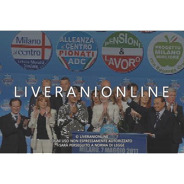 MILANO 7/5/2011 PALASHARP LAMPUGNANO CAMPAGNA ELETTORALE DELLA LISTA LETIZIA MORATTI PER LE COMUNALI DI MILANO NELLA FOTO sSILVIO BERLUSCONI E LETIZIA MORATI CON ALCUNI MINISTRI E SOTTOSEGRETARI DEL GOVERNO BERLUSCONI FOTO ROMANO/AG ALDO LIVERANI