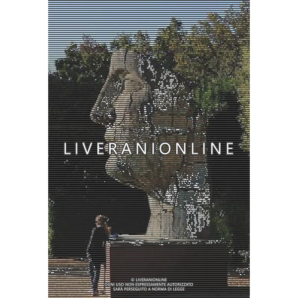 FLORENCE, May 6, 2011 A tourist is seen at the Boboli Gardens in Florence, central Italy, May 4, 2011. Florence is the capital city of the Italian region of Tuscany and the symbol of the Renaissance. UNESCO inscribed the historic center of Florence in the World Heritage List in 1982. (/Wang Qingqin) (lyx) VEDUTE DELLA CITTA DI FIRENZE AG ALDO LIVERANI ONLY ITALY