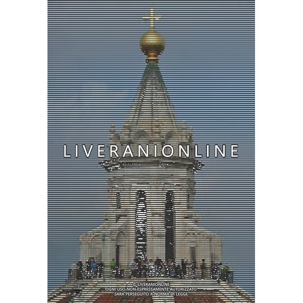 FLORENCE, May 6, 2011 Tourists are seen on the dome of the Cathedral of Santa Maria del Fiore at the historic center in Florence, central Italy, May 4, 2011. Florence is the capital city of the Italian region of Tuscany and the symbol of the Renaissance. UNESCO inscribed the historic center of Florence in the World Heritage List in 1982. (/Wang Qingqin) (lyx) VEDUTE DELLA CITTA DI FIRENZE AG ALDO LIVERANI ONLY ITALY