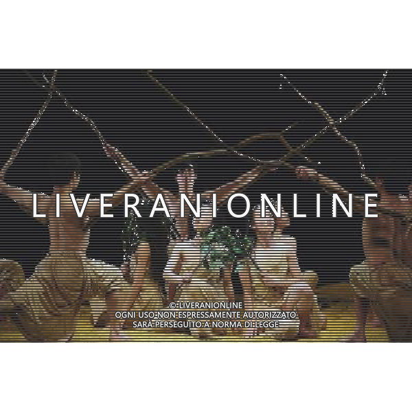 (110506) -- WUHAN, May 6, 2011 () -- Dancers of Cloud Gate Dance Theatre perform in the drama Songs of the Wanderers in Wuhan, capital of central China\'s Hubei Province, May 6, 2011. The Cloud Gate Dance Theatre is a contemporary dance troupe founded by choreographer Lin Hwai-min in south China\'s Taiwan in 1973. () (lfj) AG ALDO LIVERANI S A S ONLY ITALY