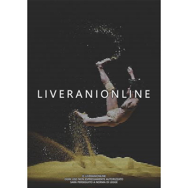 (110506) -- WUHAN, May 6, 2011 () -- A dancer of Cloud Gate Dance Theatre performs in the drama Songs of the Wanderers in Wuhan, capital of central China\'s Hubei Province, May 6, 2011. The Cloud Gate Dance Theatre is a contemporary dance troupe founded by choreographer Lin Hwai-min in south China\'s Taiwan in 1973. () (lfj) AG ALDO LIVERANI S A S ONLY ITALY