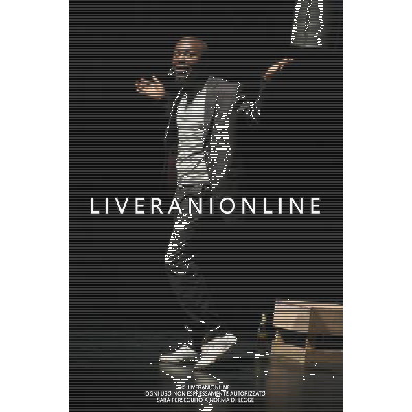 Cameroon\'s comedian Valery Ndongo performs stand up comedy in Libreville, capital of Gabon, May 5, 2011. Valery Ndongo is on his performance tour in 12 African countries. (/Levis) (djj) AG ALDO LIVERANI S A S ONLY ITALY