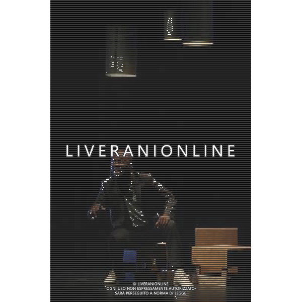 Cameroon\'s comedian Valery Ndongo performs stand up comedy in Libreville, capital of Gabon, May 5, 2011. Valery Ndongo is on his performance tour in 12 African countries. (/Levis) (djj) AG ALDO LIVERANI S A S ONLY ITALY