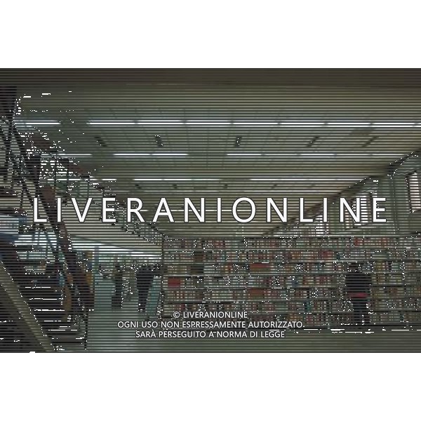 BEIJING, May 9, 2011 Readers are seen in southern component of the National Library of China in Beijing, capital of China, May 9, 2011. The southern component of the library completed in 1987 will enter a three year reconstruction period on May 10. (/Zhao Wanwei)(mcg) Biblioteca Nazionale della Cina a Pechino, capitale della Cina. AG. ALDO LIVERANI SAS ITALY ONLY *** Local Caption *** .