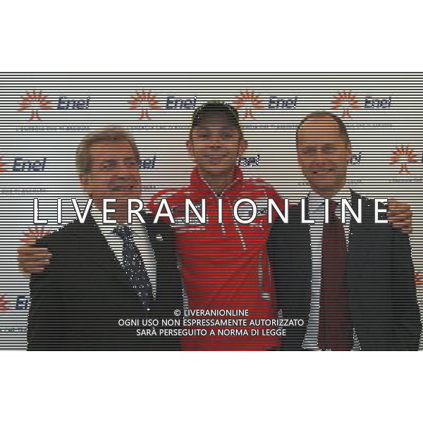 10/5/2011 MILANO VIA BROLETTO 46 ENEL: VALENTINO ROSSI PRESENTA IL NUOVO FLAGSHIP STORE DELL\'ENERGIA NELLA FOTO VALENTINO ROSSI - FULVIO CONTI A.D. ENEL E D PAOLO ANDREA COLOMBO PRESIDENTE ENEL PH.FIOCHI/ALDO LIVERANI SAS