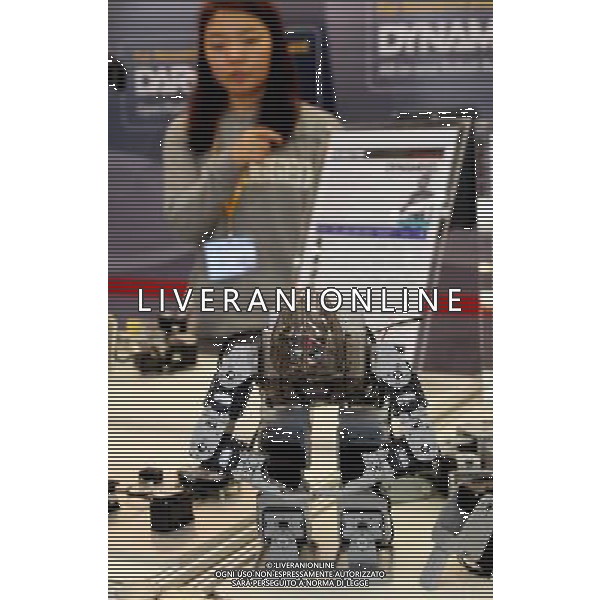 SHANGHAI, May 9, 2011 A robot made in South Korea bows to visitors at the 2011 IEEE International Conference on Robotics and Automation (ICRA 2011) in Shanghai, east China, May 9, 2011. The ICRA 2011 opened in Shanghai on Monday, attracting 1700 participants. The theme of the conference is \'Better Robots, Better Life\'. (/Liu Ying) (zhs) Conferenza Internazionele di Robotica e Automazione AG. ALDO LIVERANI SAS ITALY ONLY *** Local Caption *** .
