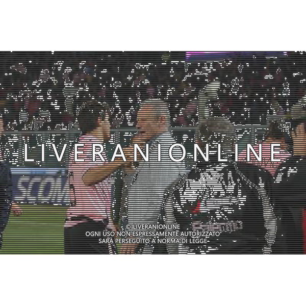 PALERMO - MILAN SEMIFINALE RITORNO COPPA ITALIA TIM CUP 10-05-2011 Nella foto: il presidente maurizio zamparini saluta munoz a fine gara ©SERGI / AGENZIA ALDO LIVERANI SAS 