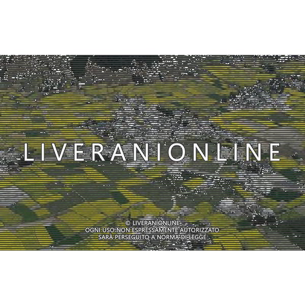 CHENGDU, May 10, 2011 The bird view photo taken on April 10, 2011 shows part of the rural area in Qingchuan County, southwest China\'s Sichuan Province. Mu Hong, vice director of China\'s National Development and Reform Commission, on Tuesday said 95 percent of the post quake reconstruction projects have been completed so far in the areas hit by a devastating earthquake three years ago. According to the country\'s general reconstruction plan, the rebuilding in the quake zones is expected to be fully completed by the end of September, Mu Hong said. The devastating quake centered in Wenchuan County in southwestern Sichuan on May 12, 2008 left 87,000 people dead or missing and millions homeless. (/Chen Xie) (zhs) CHENGDU, 10 maggio 2011 La fotografia vista uccello preso il 24 Aprile 2011 mostra Erwang Tempio che  in fase di ricostruzione a Dujiangyan City nel sud-ovest della Cina nella provincia del Sichuan. AG. ALDO LIVERANI SAS ITALY ONLY *** Local Caption *** .