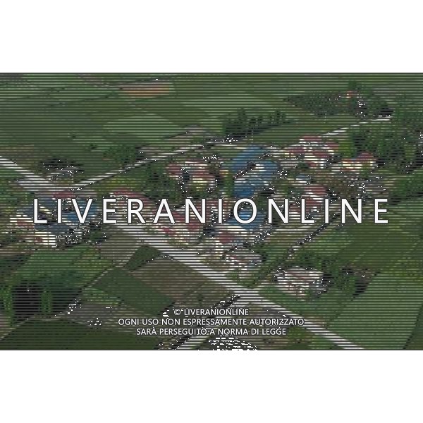 CHENGDU, May 10, 2011 The bird view photo taken on April 24, 2011 shows the rural area of Dujiangyan City in southwest China\'s Sichuan Province. Mu Hong, vice director of China\'s National Development and Reform Commission, on Tuesday said 95 percent of the post quake reconstruction projects have been completed so far in the areas hit by a devastating earthquake three years ago. According to the country\'s general reconstruction plan, the rebuilding in the quake zones is expected to be fully completed by the end of September, Mu Hong said. The devastating quake centered in Wenchuan County in southwestern Sichuan on May 12, 2008 left 87,000 people dead or missing and millions homeless. (/Chen Xie) (zhs) CHENGDU, 10 maggio 2011 La fotografia vista uccello preso il 24 Aprile 2011 mostra Erwang Tempio che  in fase di ricostruzione a Dujiangyan City nel sud-ovest della Cina nella provincia del Sichuan. AG. ALDO LIVERANI SAS ITALY ONLY *** Local Caption *** .