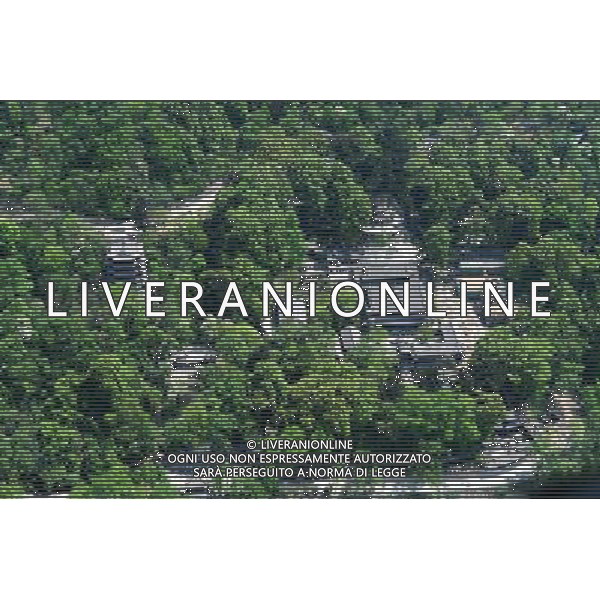 CHENGDU, May 10, 2011 The bird view photo taken on April 24, 2011 shows Erwang Temple which is under reconstruction in Dujiangyan City in southwest China\'s Sichuan Province. Mu Hong, vice director of China\'s National Development and Reform Commission, on Tuesday said 95 percent of the post quake reconstruction projects have been completed so far in the areas hit by a devastating earthquake three years ago. According to the country\'s general reconstruction plan, the rebuilding in the quake zones is expected to be fully completed by the end of September, Mu Hong said. The devastating quake centered in Wenchuan County in southwestern Sichuan on May 12, 2008 left 87,000 people dead or missing and millions homeless. (/Chen Xie) (zhs) CHENGDU, 10 maggio 2011 La fotografia vista uccello preso il 24 Aprile 2011 mostra Erwang Tempio che  in fase di ricostruzione a Dujiangyan City nel sud-ovest della Cina nella provincia del Sichuan. AG. ALDO LIVERANI SAS ITALY ONLY *** Local Caption *** .