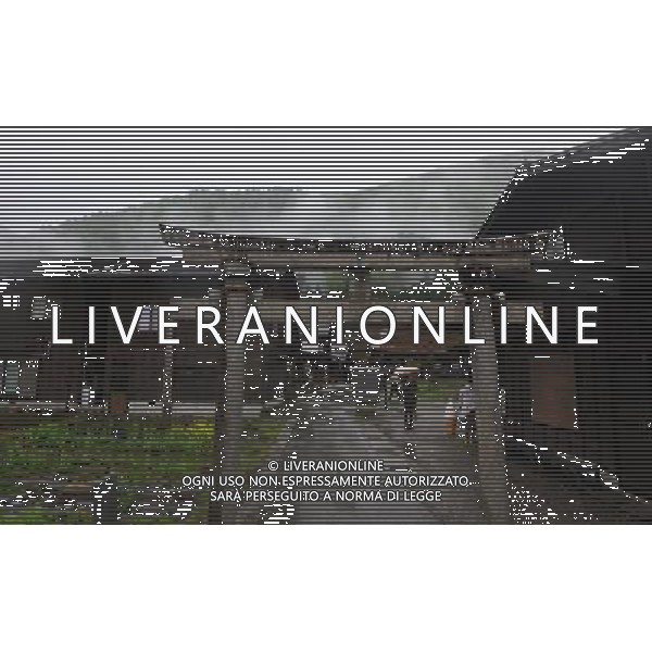 GIFU, May 10, 2011 Tourists visit the gassho zukuri village in Shirakawa go, Gifu Prefecture, Japan, May 10, 2011. Gassho zukuri village in Shirakawa go is one of Japan\'s UNESCO World Heritage Sites. The village is well known for its houses constructed in architectural style known as gassho zukuri, which means prayer hands construction. This style is characterized by a thatched and steeply slanting roof resembling two hands joined in prayer. The design is strong and, in combination with the unique properties of the thatching, allow the houses to withstand and shed the weight of the region\'s heavy snowfalls in winter.(/Ji Chunpeng) (msq) Gifu le case di un villaggio gassho zukuri in Shirakawa , Prefettura di Gifu, in Giappone. Villaggio Gassho zukuri in Shirakawa Go  stato dichiarato dall\'UNESCO Patrimonio dell\'Umanitˆ AG.ALDO LIVERANI SAS ITALY ONLY *** Local Caption *** .