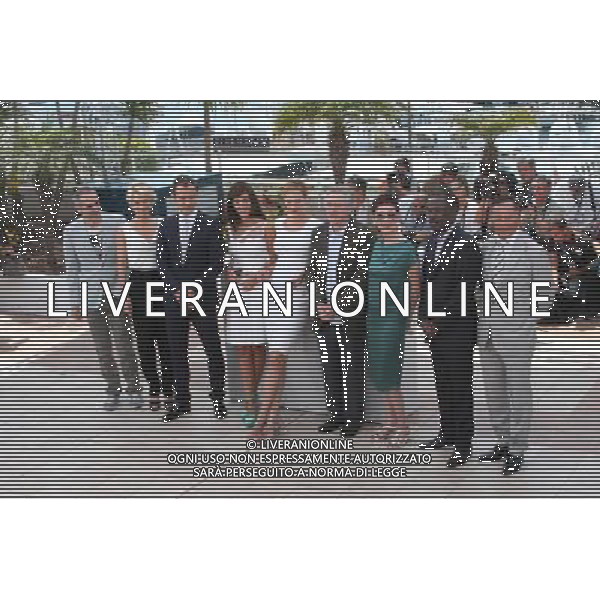 Olivier ASSAYAS, Linn ULLMANN, Jude LAW, Martina GUSMAN, Uma THURMAN, Robert DE NIRO, Nansun SHI,Mahamat Saleh HAROUN and Johnnie TO, Members of the Jury, posing for photographers at a photo call at the 64th Cannes Film Festival in Cannes, France, May 11, 2011 - 64mo Festival Internazionale del Cinema , Cannes AG. ALDO LIVERANI SAS ITALY ONLY *** Local Caption *** .