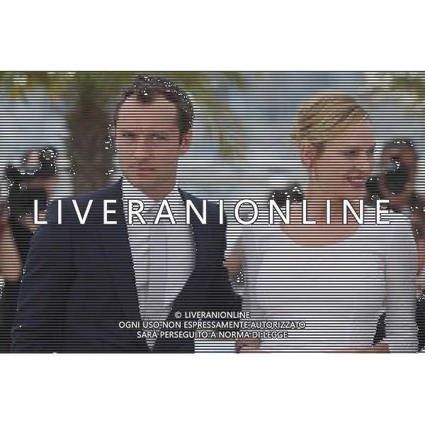 CANNES, May 11, 2011 Jury member Uma Thurman and Jude Law attend the photocall of the jury at the 64th Cannes Film Festival in Cannes, France, on May 11, 2011. The 64th Cannes Film Festival will be held from May 11 to 22. (/Gao Jing) (zcc) 64mo Festival Internazionale del Cinema , Cannes AG. ALDO LIVERANI SAS ITALY ONLY *** Local Caption *** .