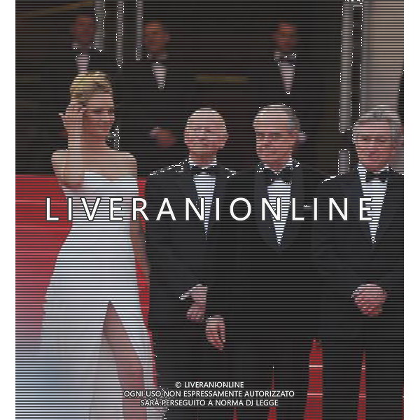 (110511) -- CANNES, May 11, 2011 () -- Jury member Uma Thurman (1st L) poses on the red carpet before the opening of the 64th Cannes Film Festival in Cannes, France, on May 11, 2011. (/Gao Jing) 64mo Festival Internazionale del Cinema a Cannes AG. ALDO LIVERANI SAS ITALY ONLY *** Local Caption *** .