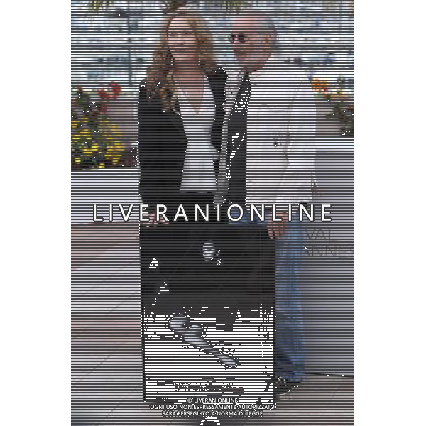 (110511) -- CANNES, May 11, 2011 () -- U.S. actress Faye Dunaway (L) and U.S. director Jerry Schatzberg pose for photos during a photocall at the 64th Cannes Film Festival in Cannes, France, on May 11, 2011. The film \'Puzzle of A Downfall Child\', starred by Faye Dunaway and directed by Jerry Schatzberg in 1970, is selected in the Cannes Classics. (/Gao Jing) 64mo Festival Internazionale del Cinema a Cannes AG. ALDO LIVERANI SAS ITALY ONLY *** Local Caption *** .
