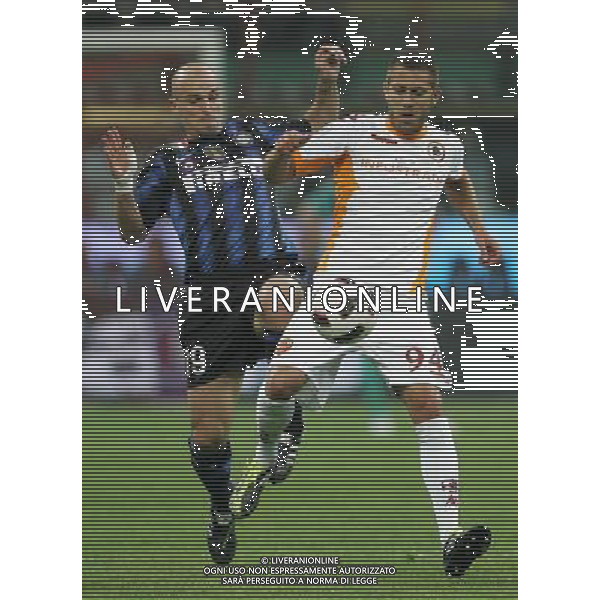 Milano 11-05-2011 Coppa Italia TIM CUP 2010/11 semifinale di ritorno inter-roma 1:1 nella foto jeremy menez e esteban cambiasso ph marco luzzani/ag aldo liverani s.a.s.